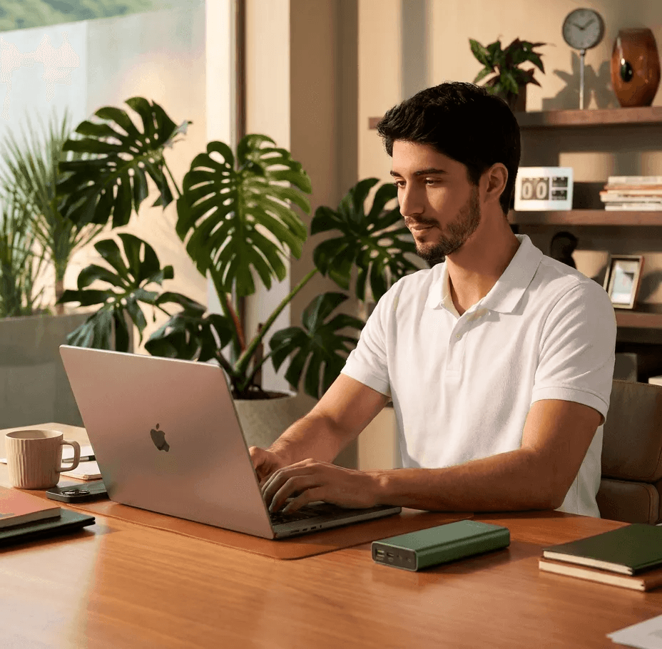 A calm, lifelike digital agent ready to train.